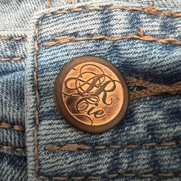 American Rag Blue Jeans- Juniors | Style: Distressed Cropped2 | Size:11 *Vintage - Picture 11 of 12